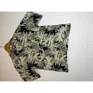 Vintage Hawaiian Floral Button-Up Shirt